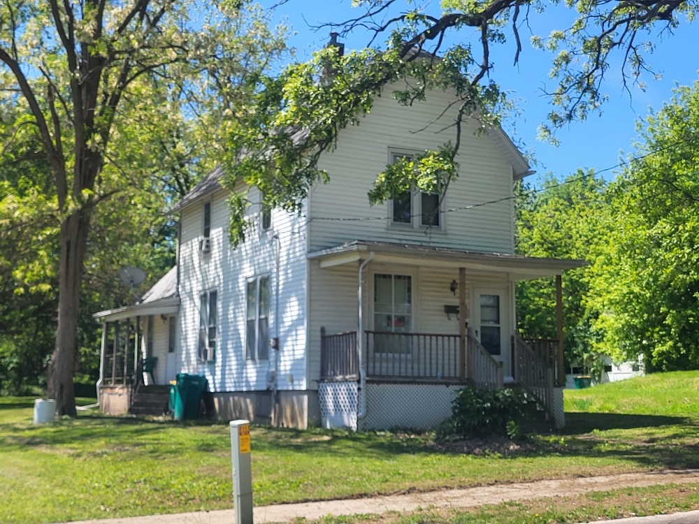 688 West Tompkins Street